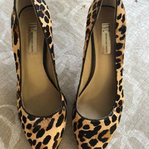 Leopard pumps